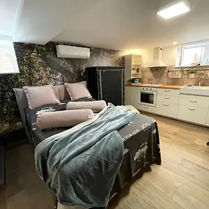 https://studio-apartman-pod-room.hotelinzadar.com