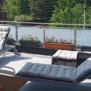 Hébergement de vacances Liège 4420 Rue Jean Jaurès 45 Grande Maison Joyeuse Avec Terrasse 30m2 Pour 8 Personnes Maximum, Saint-Nicolas (Liege)