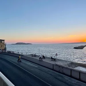 https://splendid-sea-front-villa-apartment-top-location.fr-provencehotel.com